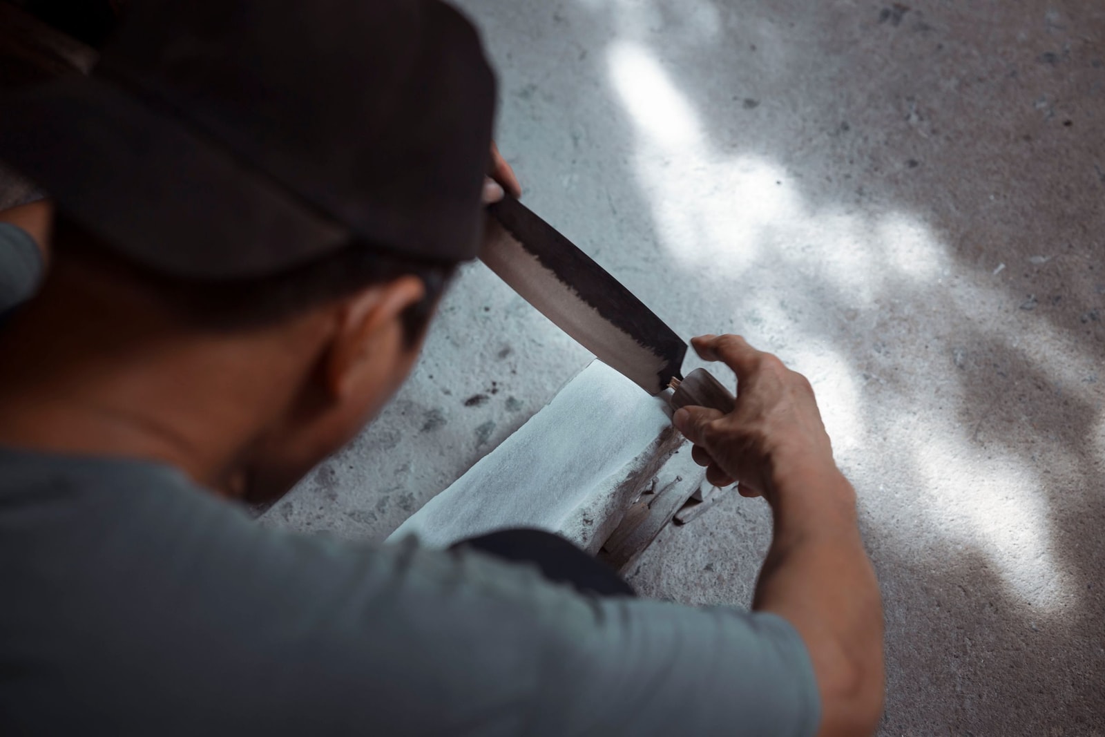 Sharpening a steel blade on a whetstone